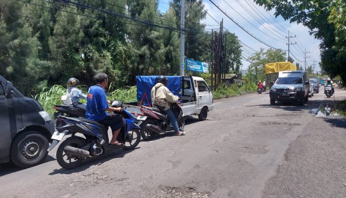 Ruas Jalan Kletek Arah Sukodono Kembali Rusak Parah , Pengguna Jalan Berharap Segera Ada Perbaikan
