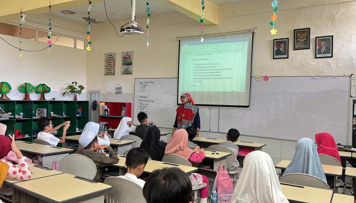 Meraih Berkah Ramadan, Sd Al Muslim Ajak Siswa Berbagi Kebahagiaan Bersama Anak Yatim Piatu Dalam Kegiatan Pondok Ramadan