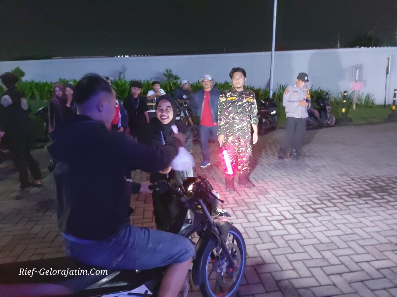 Mengisi Bulan Penuh Berkah , Karang Taruna Desa Bringinbendo Taman Gelar Aksi Sosial Sahur On The Road 