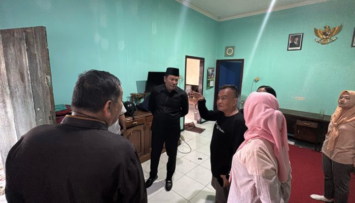 Bupati Subandi Kunjungi Balai Wartawan Sidoarjo, Bantu Perbaikan Fasilitas Yang Rusak