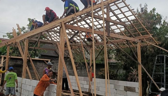 Polsek Bagor Bangun Kembali Rumah Korban Kebakaran Di Banaranwetan