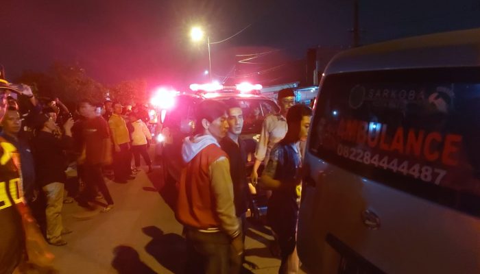 Hujan Tangis Keluarga Dan Pentakziah Mewarnai Kedatangan Korban Longsor Pacet Di Rumah Duka Warga Sukodono