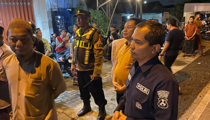 Polresta Sidoarjo Takziah Dan Amankan Kedatangan Jenazah Di Rumah Duka Korban Longsor Pacet-Cangar