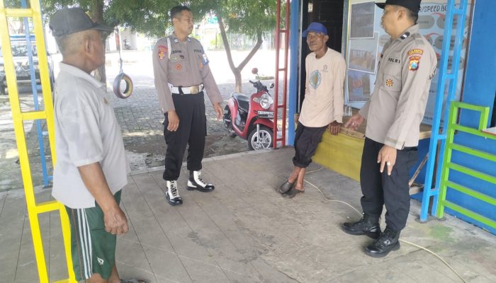 Polsek Jabon Siagakan Personel Di Wisata Bahari Tlocor Selama Libur Idul Fitri 2025