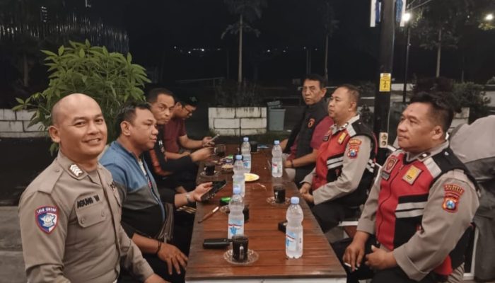 Kapolsek Krian Gelar Cangkrukan Kamtibmas Bersama Masyarakat Desa Ponokawan