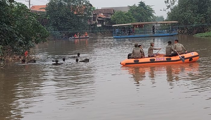 Meski Sudah Menambah Kekuatan , Pencarian Warga Driyorejo Belum Membuahkan Hasil
