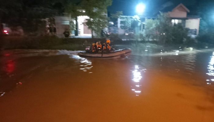 Diduga Bocah 2 Tahun Hilang Tercebur Sungai Avour Ponokawan , Polsek Krian Gercep Pantau Lokasi