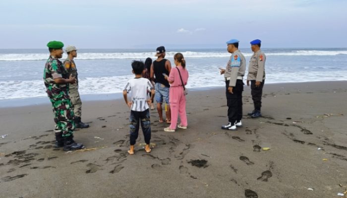 Polairud Polres Jember Tingkatkan Patroli Kawasan Wisata Pantai Saat Lebaran