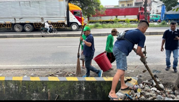Tidak Kunjung Direspon Dlhk Sidoarjo, Kades Bringinbendo Kembali Bersihkan Sampah Liar Dan Ancam Hukum Bagi Pembuang Sampah Liar