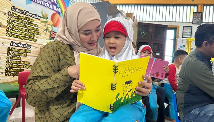Presentasi Dan Pameran Karya Proyek Buku Siswa Kb-Tk Al Muslim Pada Peringatan Hari Buku Nasional