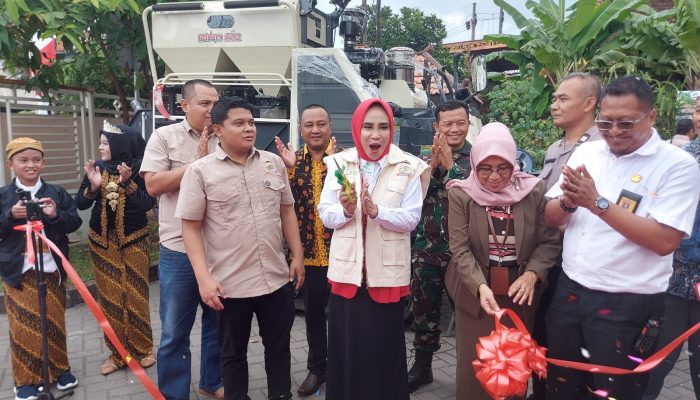 Mendapat Bantuan Combine Harvester, Kades Pertapan Maduretno Berharap Ini Menjadi Awal Kebangkitan Sektor Pertanian Di Desanya