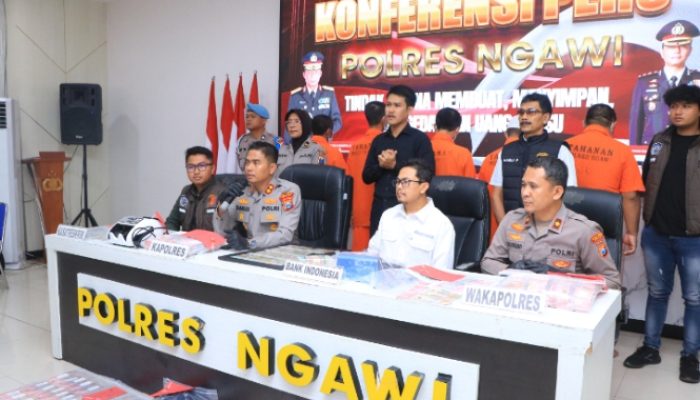 Polres Ngawi Berhasil Amankan 5 Tersangka Pengedar Uang Palsu Lintas Provinsi