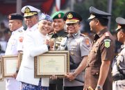 Kapolrestabes Surabaya Terima Penghargaan Di Hjks Ke-732 Wujud Dedikasi Jogo Suroboyo