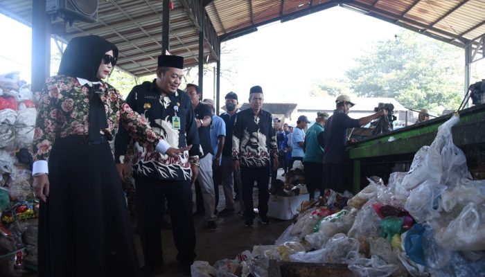 Wabup Mimik Idayana Kagum Inovasi Eco Enzim Pemdes Sedatigede