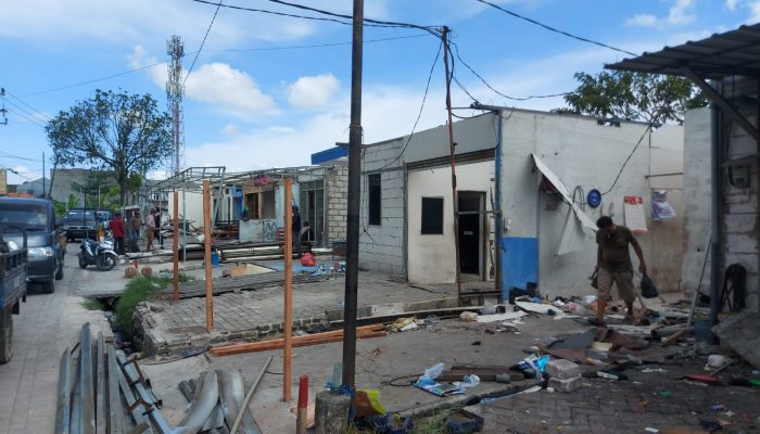 Legislator Partai Gerindra Sidoarjo Pasang Pagar Untuk Mengamankan Asset Tanahnya