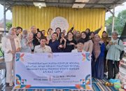 Mahasiswa Stikosa-Aws Latih Mama-Mama Tws Surabaya