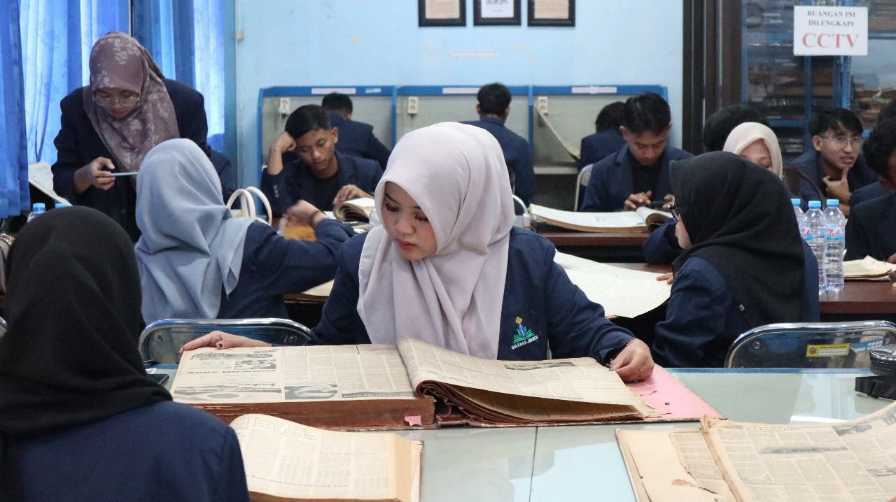 Perpustakaan Stikosa AWS Menjadi Rujukan Favorit Mahasiswa UIN KH Achmad Siddiq Jember
