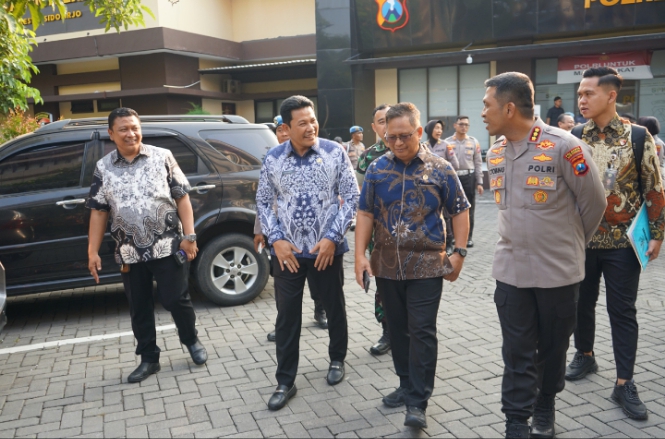 Bupati Sidoarjo Dampingi Rombongan Kompolnas RI Dalam Agenda Penilaian Kompolnas Award 2025 di Mako Polresta Sidoarjo
