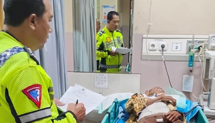 Lansia Pejalan Kaki Tertabrak Motor Hingga Mengalami Luka Serius, Dua Orang Dilarikan Ke Rumah Sakit