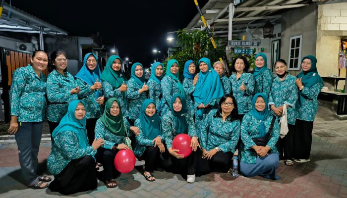 Seru Dan Kocak, Host Pandu Emak-Emak Kempit Balon Di Bukit Bambe, Gresik
