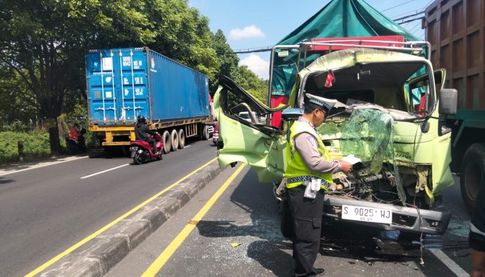 Sruduk Truk Didepannya, Pengemudi Truk Tewas Setelah Alami Luka Berat Dikepala