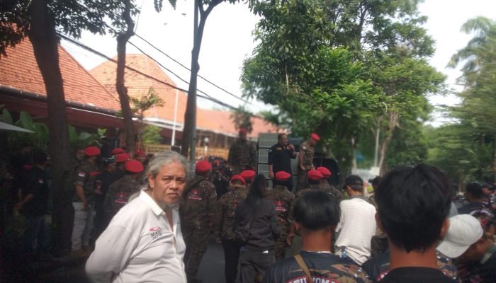Gubernur Khofifah Didampingi Ketua Maki Jatim Saat Diperiksa Kpk