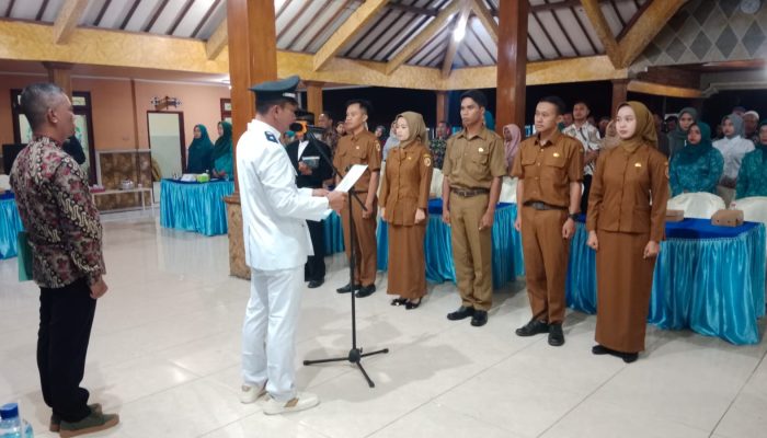 Pelantikan Dan Pengambilan Sumpah Lima Perangkat Desa Centong Kecamatan Gondang