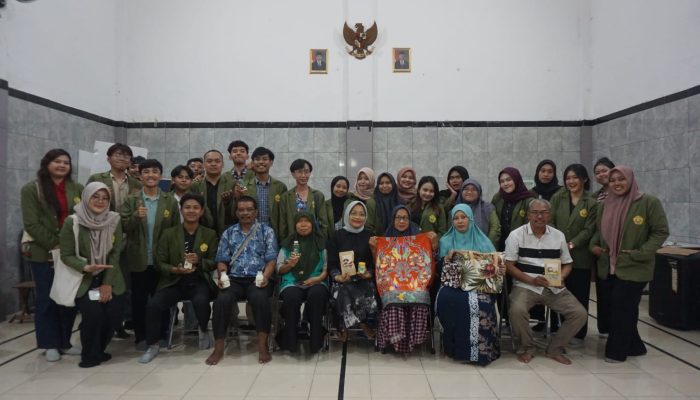Dorong Ekonomi Lokal, Mahasiswa Kkn Upn “Veteran” Jawa Timur Turun Langsung Temui Umkm Kelurahan Dupak