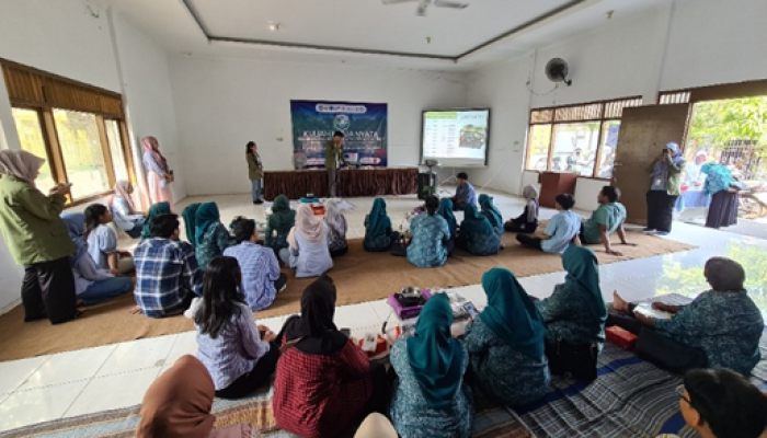 Mahasiswa Kkn Sdgs Kelompok 50 Upn ”Veteran” Jawa Timur Gelar Sosialisasi Pendayagunaan Mesin Peniris Minyak Dan Pengolahan Minyak Jelantah Menjadi Lilin Aromaterapi 