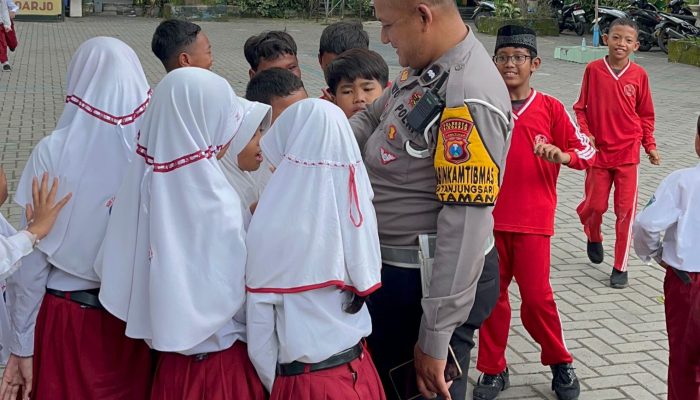 Tekan Bullying Sejak Dini, Bhabinkamtibmas Polsek Taman Beri Sosialisasi Di Sdn Tanjungsari 2