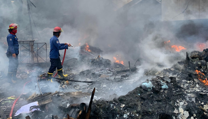 Gudang Rosokan Di Sukodono Sidoarjo Ludes Terbakar, Diduga Akibat Korsleting Listrik