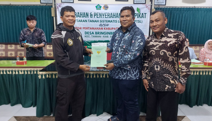 Kantor Pertanahan Sidoarjo Minta Maaf, Serahkan 61 Sertipikat Ptsl Bringinbendo Taman Yang Sempat Tertunda