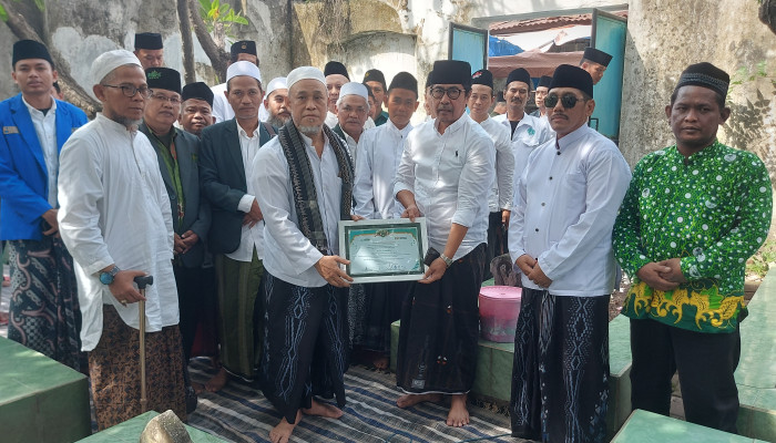 Menapak Jejak Muassis Nu, Pcnu Sidoarjo Ziarahi Makam Kh Hosein Idris Di Komplek Bumi Mergayu Taman