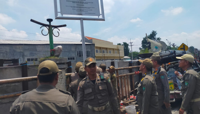Satpol Pp Sidoarjo Pasang Rambu Larangan Di Titik Rawan Pelanggaran Ketertiban