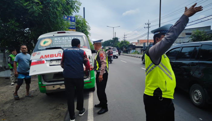 Kecelakaan Tunggal Di Jalan Raya Kletek, Pengendara Scoopy Dilarikan Ke Rs