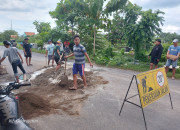 Kecewa Penanganan Lamban Pemuda Karang Taruna Desa Tanjungsari Taman Perbaiki Jalan Ambles