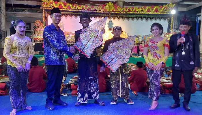 Sedekah Bumi Desa Gilang 2026 Meriah, Ki Blego Ardianto Pentaskan “Tumuruning Wahyu Katentreman”