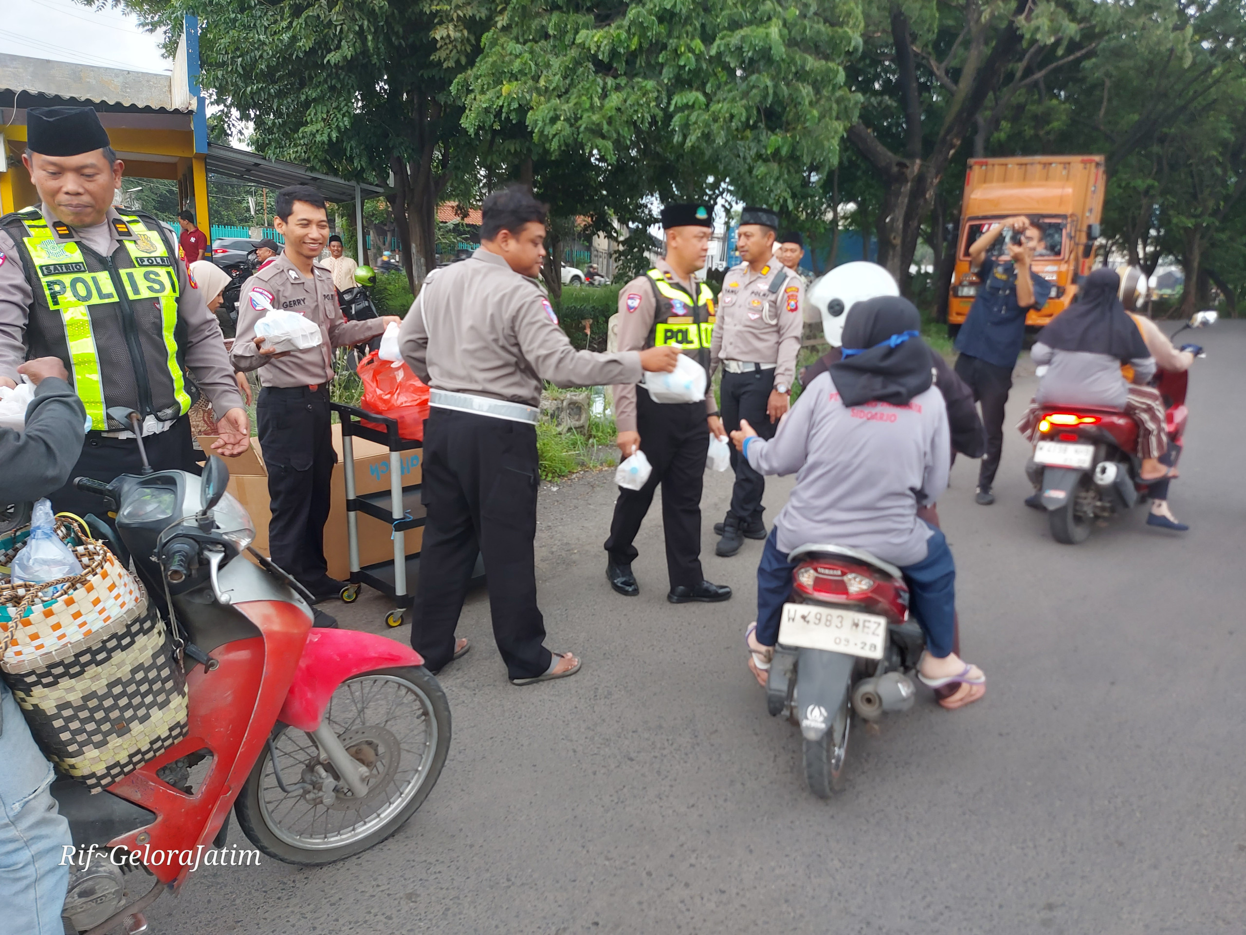 Satlantas Polresta Sidoarjo Gandeng Pemerintah Desa Bringinbendo dan RS Siti Khodijah Sepanjang Gelar DOKAR Sidoarjo 2 20260220 165620 Scaled
