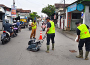 Asn Kecamatan Taman Swadaya Tambal Jalan Berlubang, Camat Ahmad Fauzi: Wujud Cinta Untuk Sidoarjo