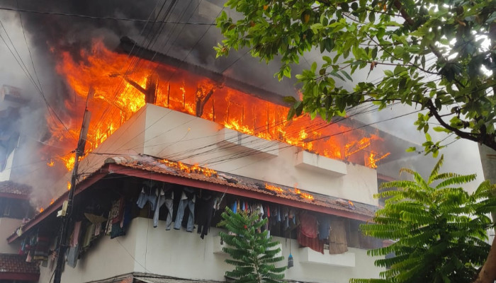 Asap Hitam Membumbung, Kebakaran Landa Rusunawa Sumbo Simolawang Surabaya, Warga Panik Berhamburan
