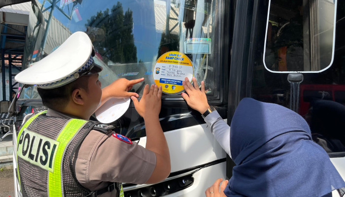Tekan Risiko Kecelakaan, Satlantas Polres Pasuruan Ramp Check Bus Di Terminal Pandaan