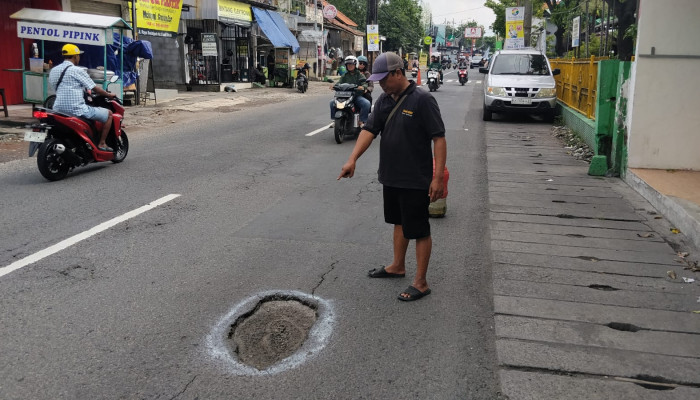 Warga Sudah Cor Sendiri, Pemerintah Masih Diam Soal Lubang Sedati Gede