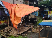 Truk Rem Blong Picu Tabrakan Beruntun Di Raya Kletek Taman, Empat Kendaraan Dan Warung Rusak