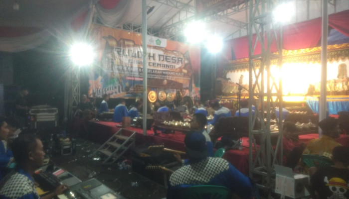 Wayang Kulit Semalam Suntuk Hidupkan Ruwatan Desa Gisik Cemandi