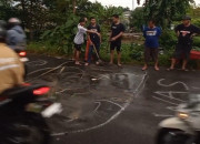 Tak Kunjung Ditangani Pu Bm Sidoarjo, Perangkat Desa Dan Karang Taruna Desa Tanjungsari Taman Patungan Perbaiki Jalan Ambles