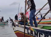 Lestarikan Budaya, Ratusan Perahu Ikuti Tradisi Petik Laut Di Desa Banjarkemuning