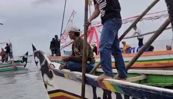 Lestarikan Budaya, Ratusan Perahu Ikuti Tradisi Petik Laut Di Desa Banjarkemuning