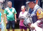 Aksi Sosial Bhabinkamtibmas Di Tengah Banjir, Warga Dusun Dodokan Desa Tanjungsari Taman Butuh Bantuan Air Bersih