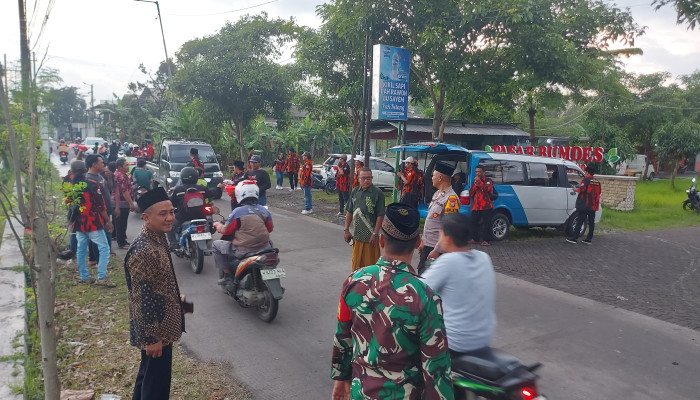 Kolaborasi Pemuda Pancasila Dan Pemdes Pertapan Maduretno Taman Tebar 500 Takjil Di Bulan Ramadan