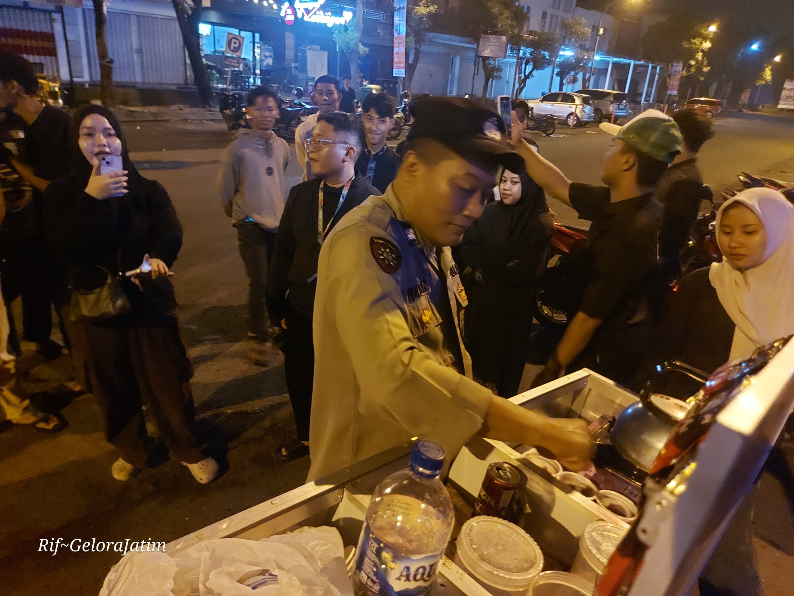 Didukung Pemdes dan Polsek Taman, Kartar Bringinbendo Gelar Aksi Sosial Sahur On The Road dan "Kopi Seduh Pak Bhabin" 2 20260314 021944 Scaled